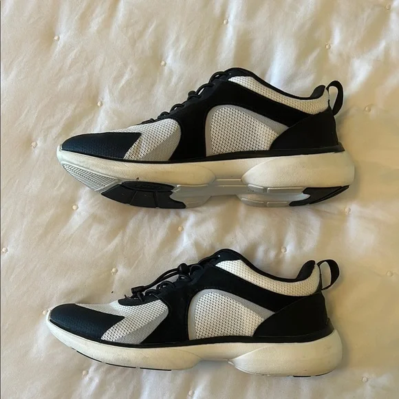 Vionic Women’s Black and White Athletic Shoes - Picture 6 of 8